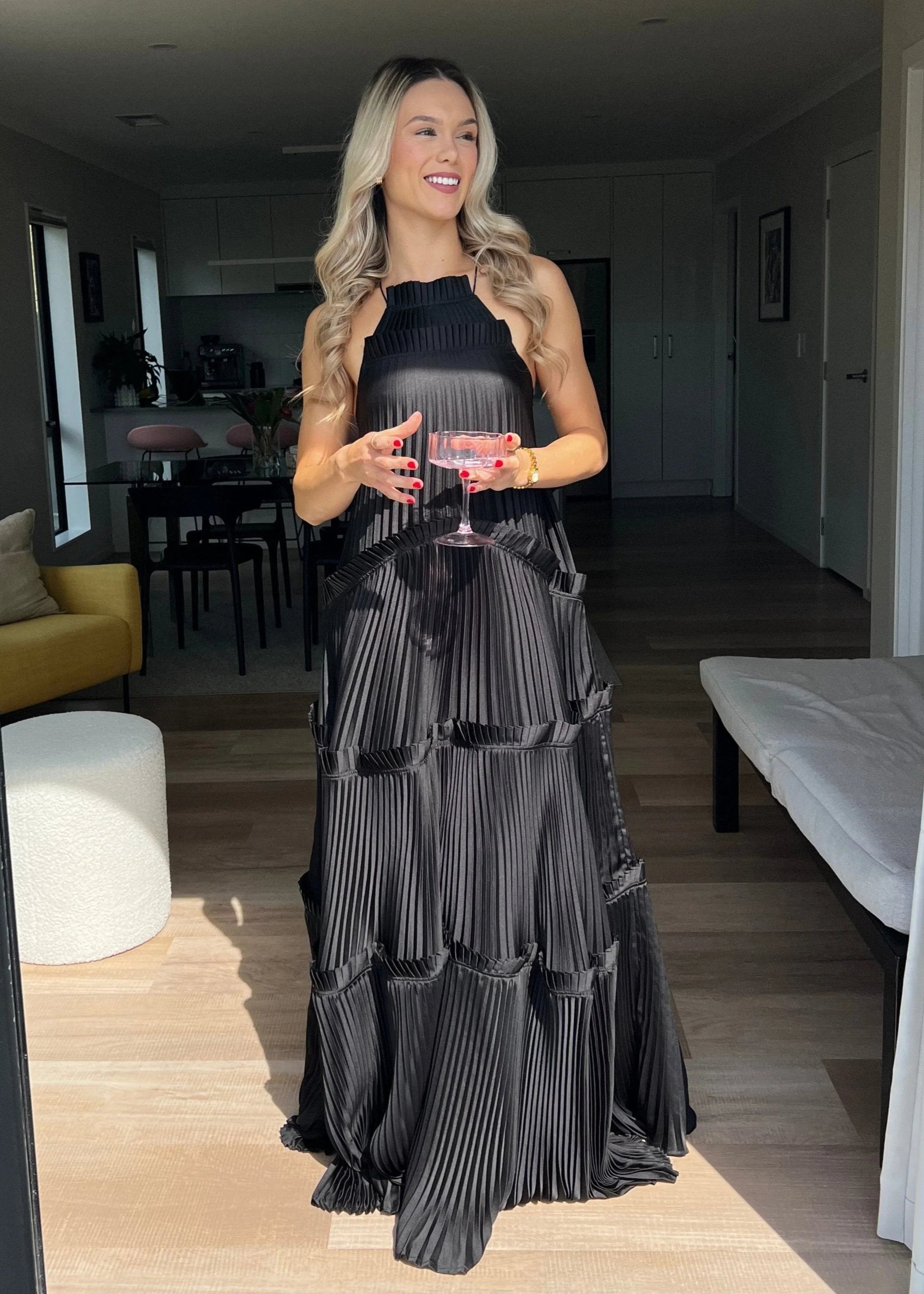 Weitese Dress A-line Ruffle Halterneck Maxi Dress Pleated Sleeveless Black Prom Dress